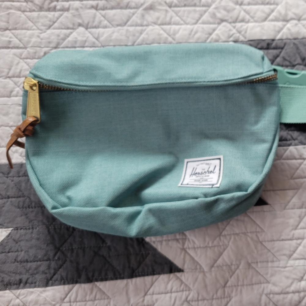 Herschel fifteen hip pack